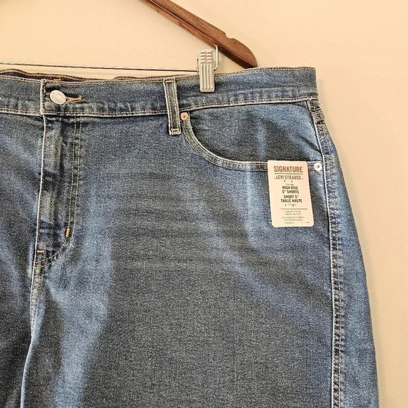 Signature by Levi Strauss  & Co. High Rise Plus Size Heritage Denim Shorts 26W. - Picture 7 of 16